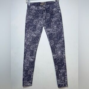 Women’s Romeo & Juliet Couture Gray and White Denim, Size 25